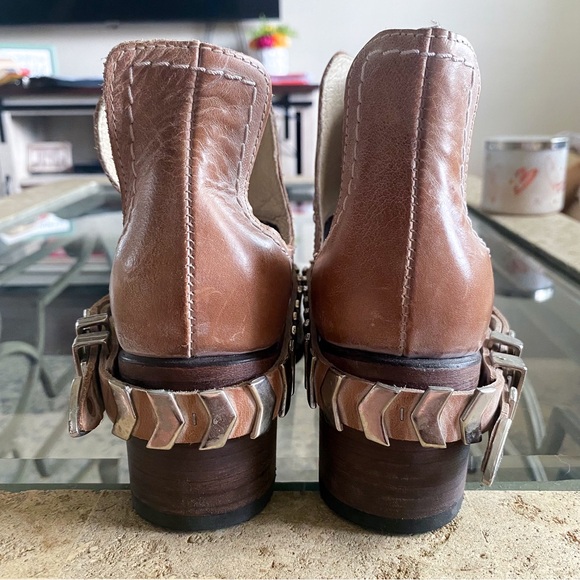 Freebird Boot Blade Slip-On Ankle Chevron Leather Western Almond-Toe Taupe 8 GUC - Picture 9 of 12